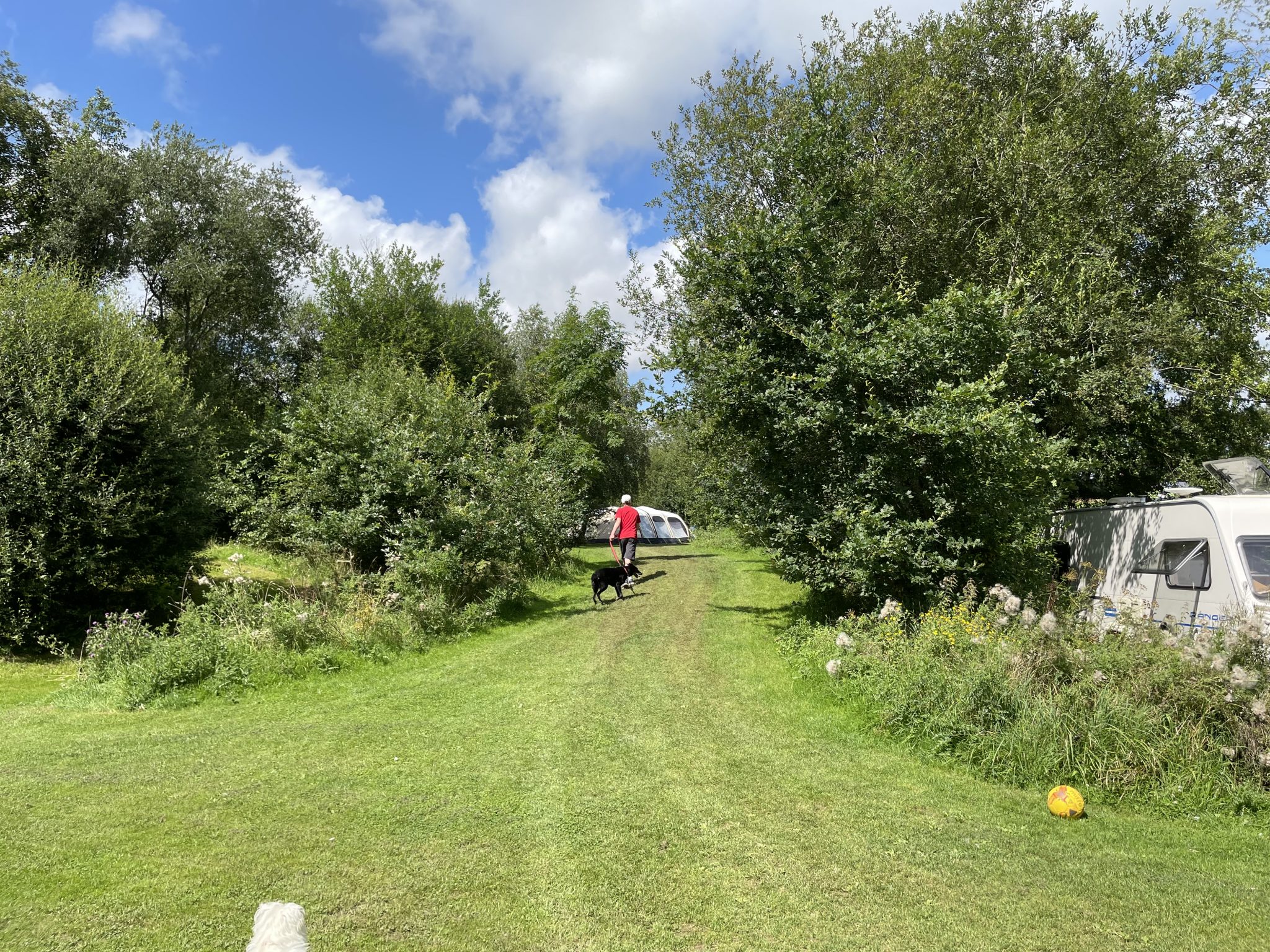 RIVERSIDE LAKES Camping, Caravans And Glamping Campsite